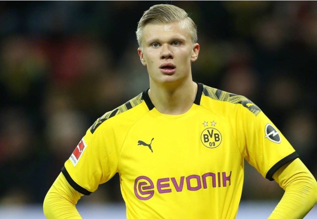 澳大利亚凭顽强作风强势出线（顽强拼搏助澳大利亚强势晋级）