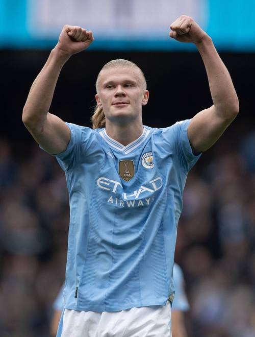 没有技巧全是感情，弗兰克告别演讲深情演唱《月亮代表我的心》（弗兰克告别演讲：不靠技巧，深情献唱《月亮代表我的心）