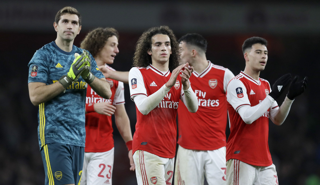 电讯报：多家沙特俱乐部愿意不惜一切代价签下萨拉赫（电讯报：多家沙特俱乐部愿砸重金签下萨拉赫）