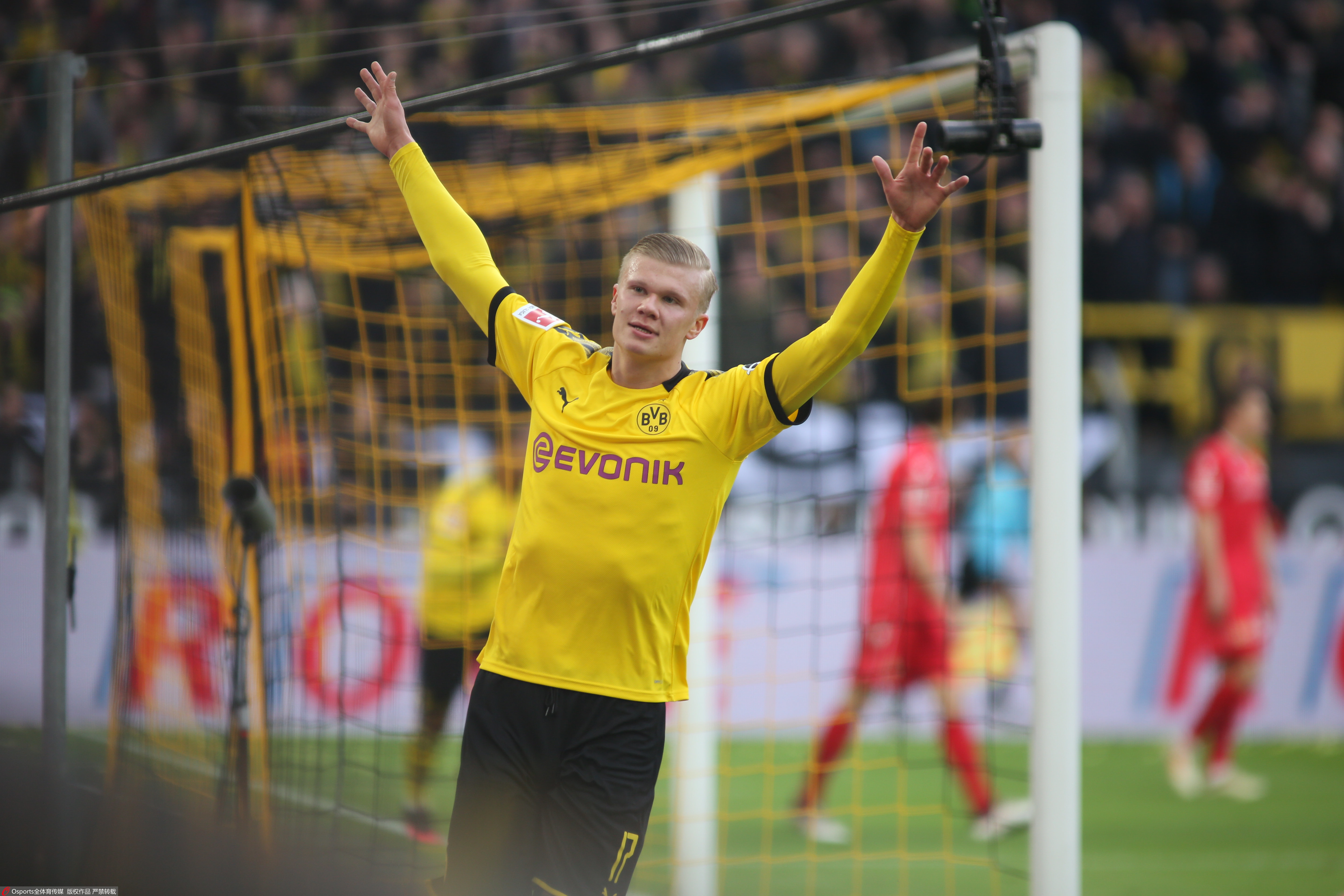 巴洛特利：现在的足球对抗更激烈，我认为自己仍能有出色表现（巴洛特利：如今对抗更激烈，但我依然能有上佳发挥）