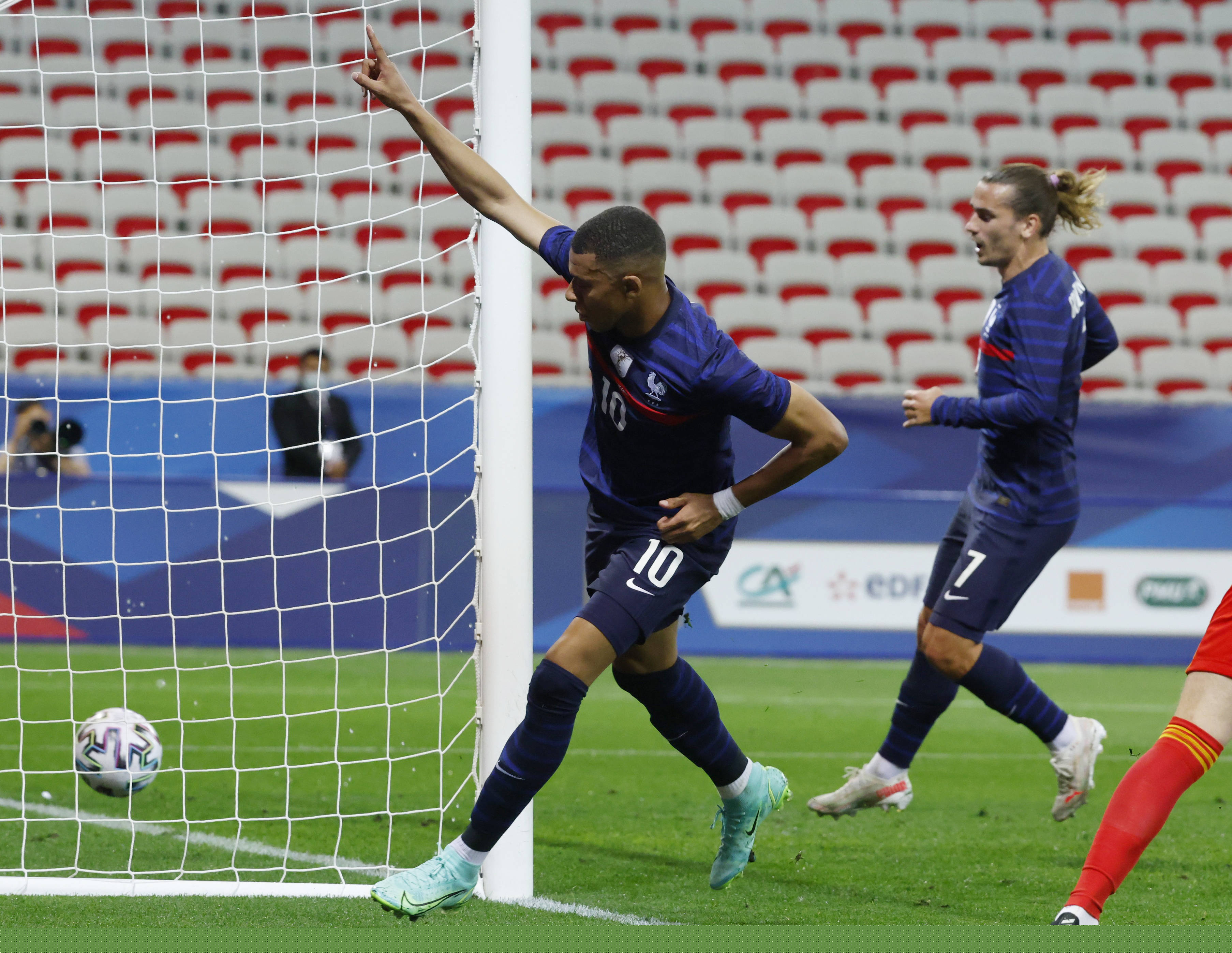 巴尔德吉：如果佩德里把球传给我，我只要射门就行了（巴尔德吉：佩德里传到位，我的任务就是射门）