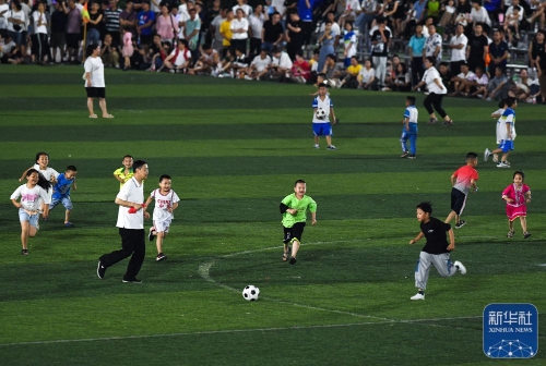 世界杯官方发布直通队伍集结海报：42个国家，同一个梦想（世界杯官宣直通队集结海报：42国同心逐梦）