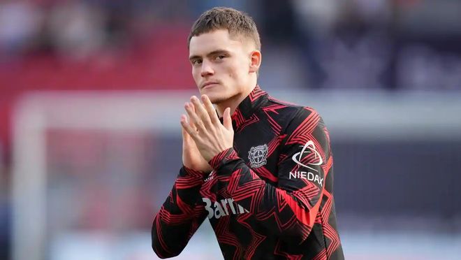 青岛西海岸主教练邵佳一成功保级，郑智接任后计划邀请黄博文、李雷雷等助教，助力球队发展。（邵佳一率青岛西海岸完成保级，郑智接任拟邀黄博文、李雷雷加盟教练组助力球队发展）