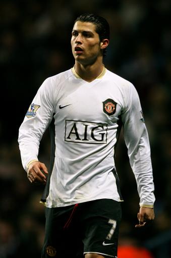 拉莫斯确认离开蒙特雷，将继续职业生涯（拉莫斯官宣告别蒙特雷，职业生涯继续前行）