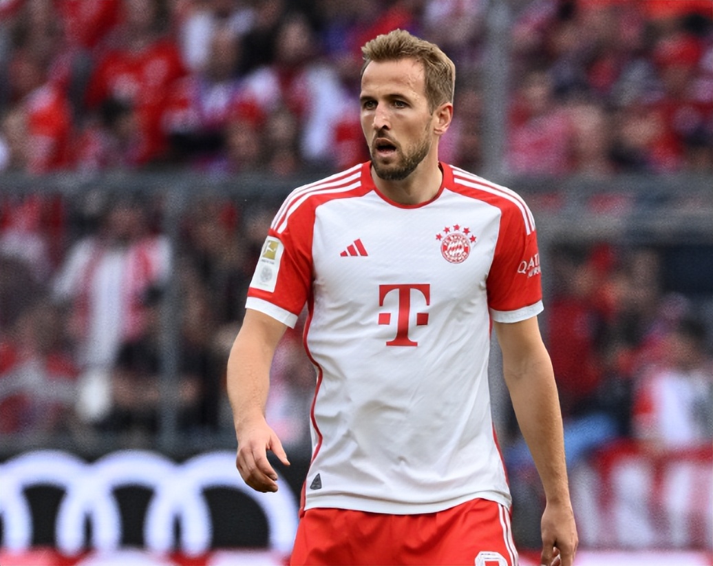 3C：退役三天前我和莱万说不想再为任何球队踢球，除非是巴萨（3C：退役前三天我告诉莱万，除了巴萨，我不会再为任何球队效力）